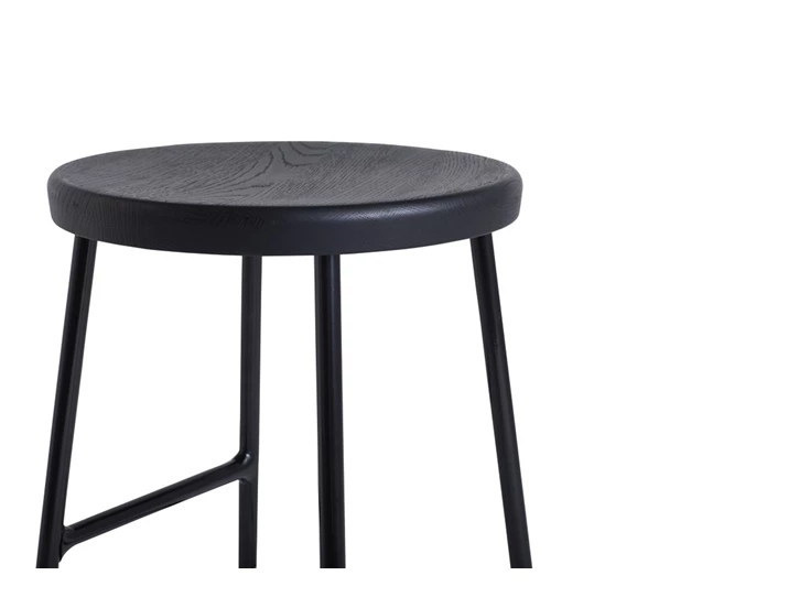 9303011009000-Cornet-Bar-Stool-H65-solid-oak-black-seat-black-steel-base-Detail-01