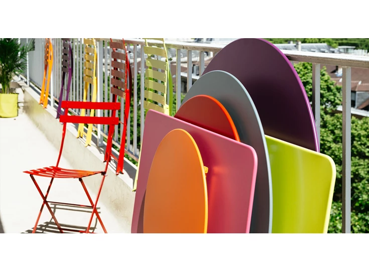 Collection-Bistro-de-Fermob-chaise-metal-et-table-de-jardin-pliante