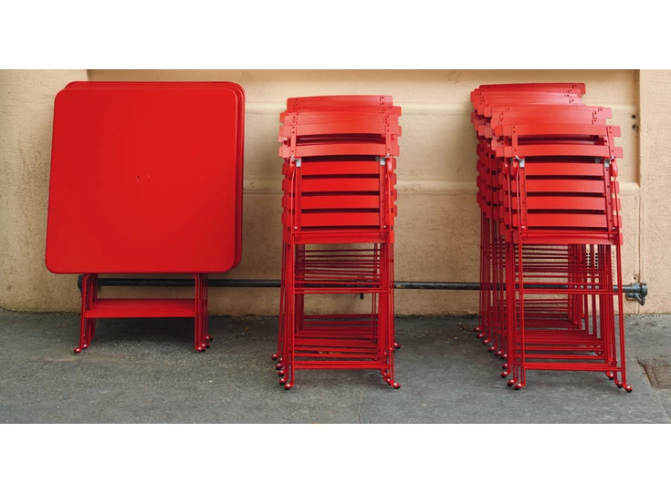 Collection-Bistro-de-Fermob-chaise-metal-et-table-de-jardin-pliante