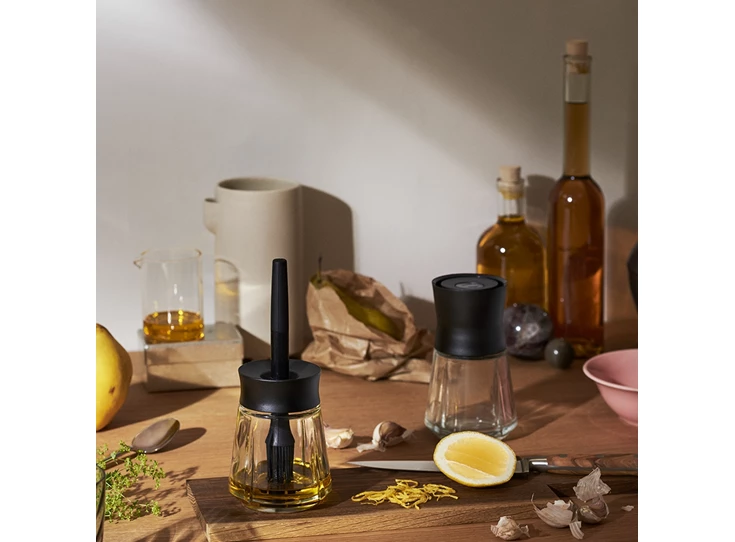 gc-marinade-glass-with-brush-25-cl-black-grand-cru-1500x1500-4