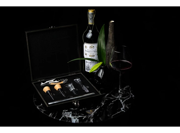 Kurkentrekkerset-eikenhout-met-accessoires-pr-kl-12