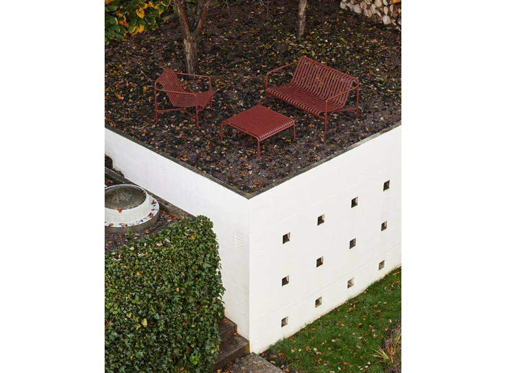 nge Sofa iron red.jpg