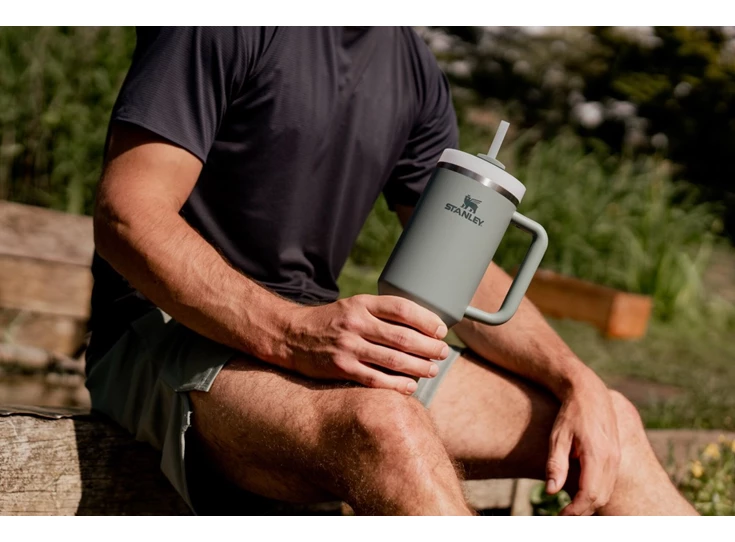 Tumbler 1.18L 40oz_Shale_Lifestyle_3.jpg