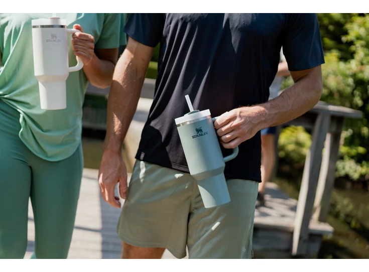 Tumbler 1.18L 40oz_Rose Quartz_Shale_Lifestyle_4.jpg