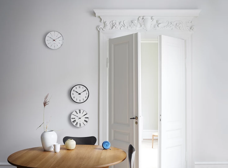 Arne-Jacobsen-Station-wall-clock-D21cm-wit-zwart