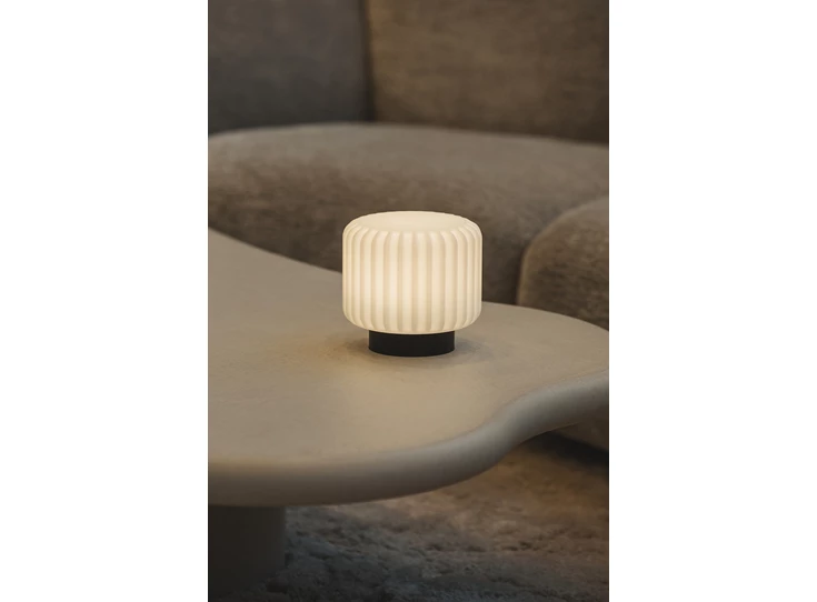 Atelier-Pierre-Dentelles-15-licht-met-USB-H15cm-D16cm-basis-zwart