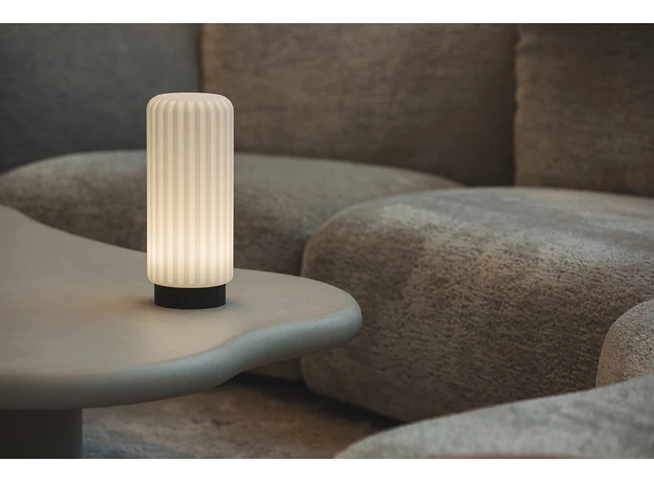 Atelier-Pierre-Dentelles-29-licht-met-USB-H29cm-D12cm-basis-zwart