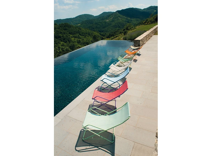 Emu-Bahama-ligstoel-antique-iron-frame-beige-fijn