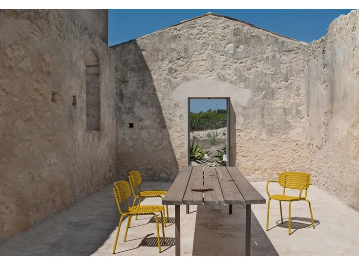 Emu-Mom-stoel-curry-yellow