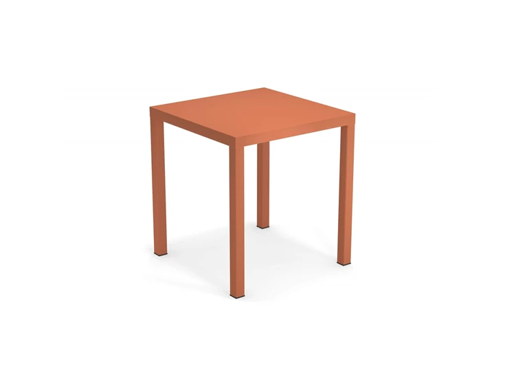 Emu-Nova-tafel-70x70cm-maple-red