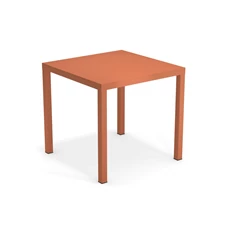 Emu-Nova-tafel-80x80cm-maple-red