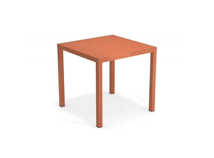 Emu-Nova-tafel-80x80cm-maple-red
