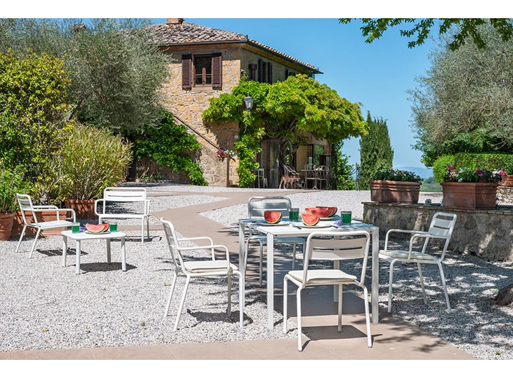 Emu-Star-aluminium-stoel-met-armleuning-zwart