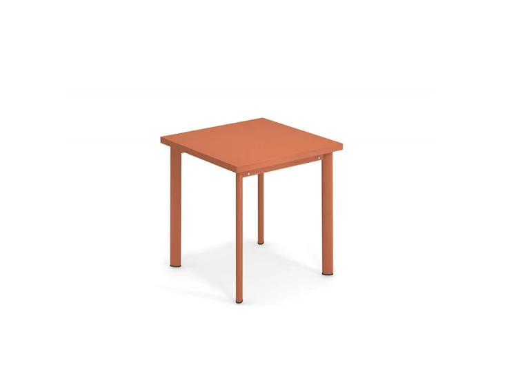 Emu-Star-tafel-70x70cm-maple-red