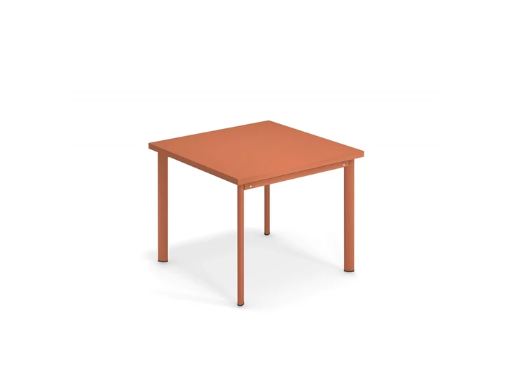 Emu-Star-tafel-90x90cm-maple-red