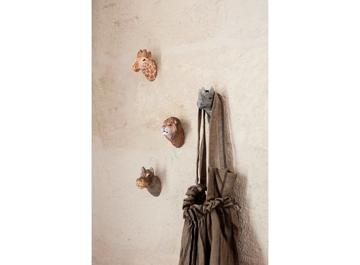 Ferm-Living-Animal-Hand-Carved-Hook-leeuw