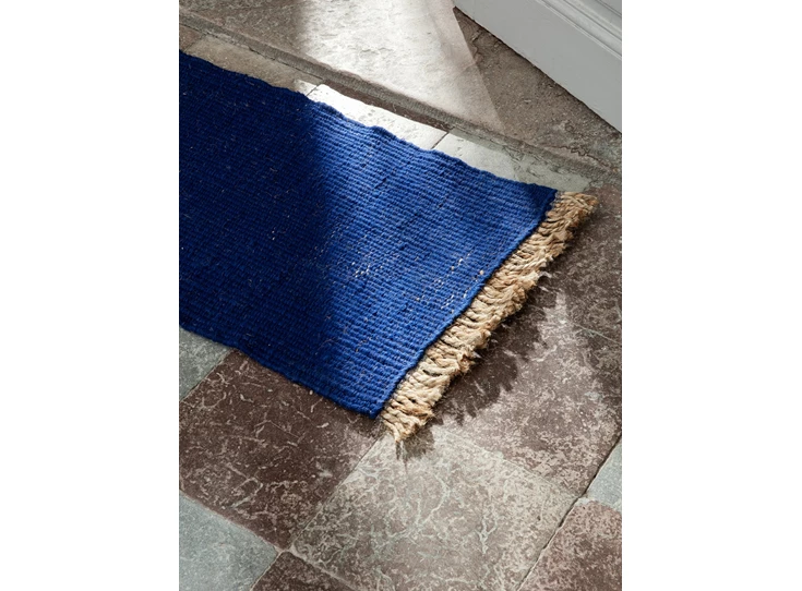Ferm-Living-Block-Mat-tapijt-50x80cm-bright-blue-natural