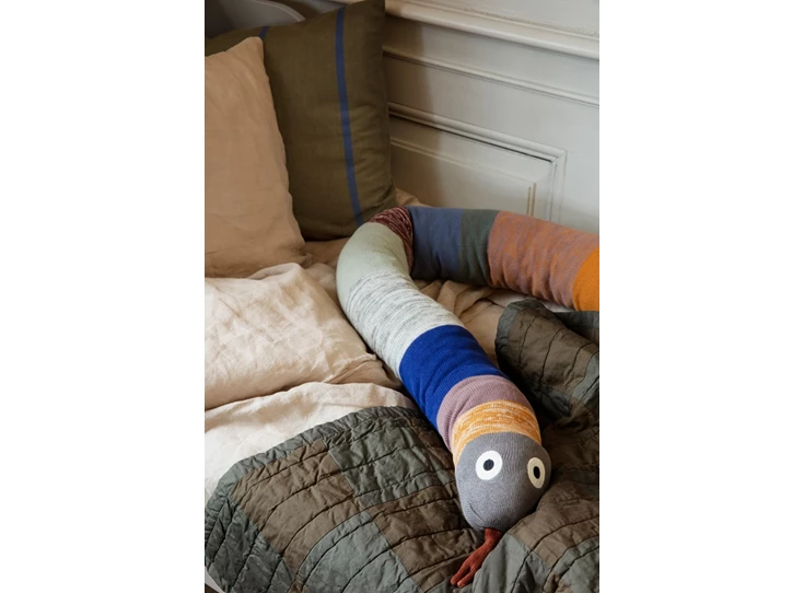 Ferm-Living-Dusty-Rainbow-Snake-kussen-multi-color