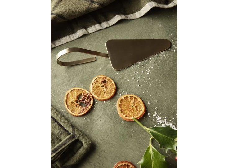 Ferm-Living-Fein-taartschep-22cm-brass
