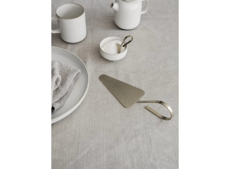 Ferm-Living-Fein-taartschep-22cm-brass