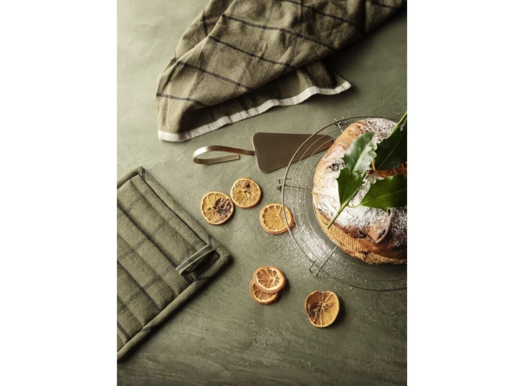 Ferm-Living-Fein-taartschep-22cm-brass