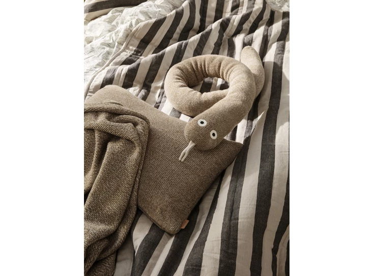 Ferm-Living-Grand-quilted-blanket-plaid-170x120cm-sand-zwart