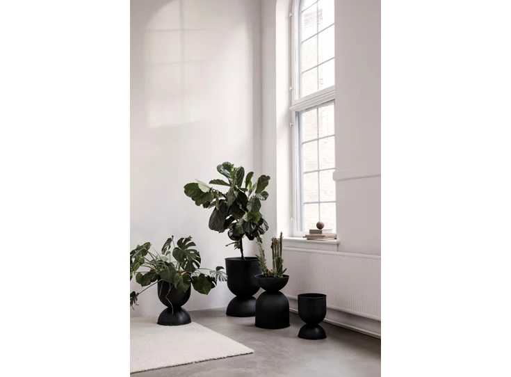 Ferm-Living-Hourglass-Pot-Small-BlackD-Grey
