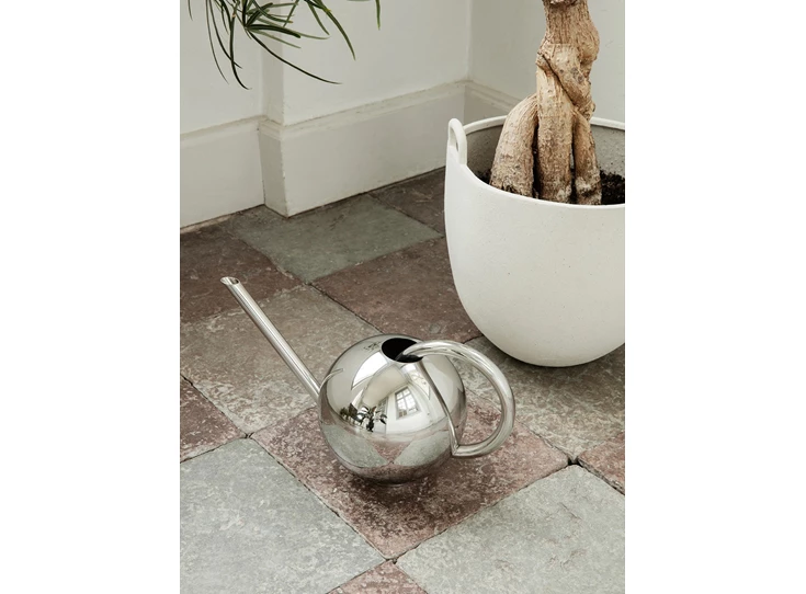 Ferm-Living-Orb-gieter-2L-mirror-polished