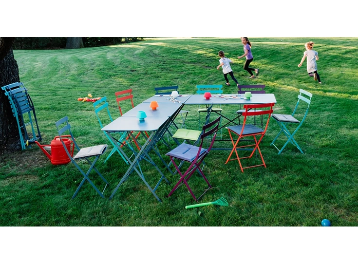 Collection-Bistro-de-Fermob-chaise-et-table-pliante-en-metal