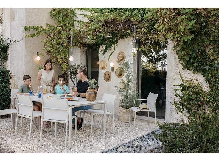 Fermob-Cadiz-stoel-met-armleuning-gris-argile