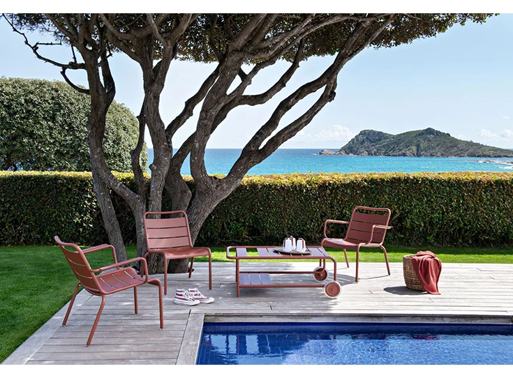 Fermob-Luxembourg-lage-tafel-met-2-wielen-105x72cm-H39cm-cactus