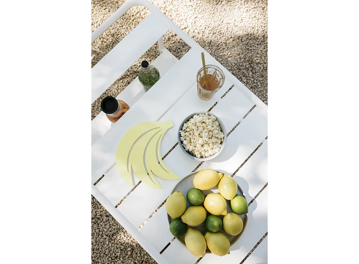 Fermob-Luxembourg-lage-tafel-met-2-wielen-105x72cm-H39cm-gris-argile