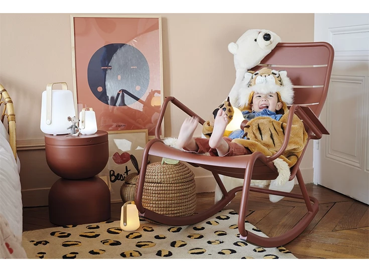 Fermob-Luxembourg-schommelstoel-cerise-noire