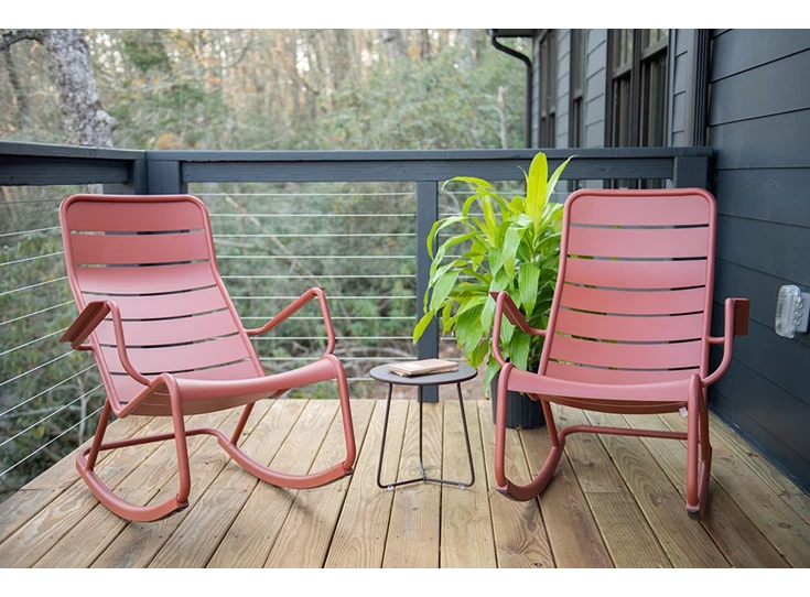 Fermob-Luxembourg-schommelstoel-cerise-noire