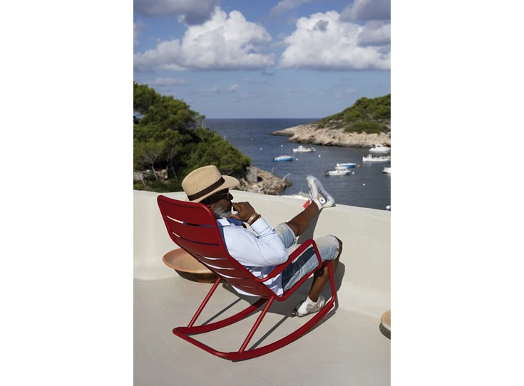 Fermob-Luxembourg-schommelstoel-cerise-noire