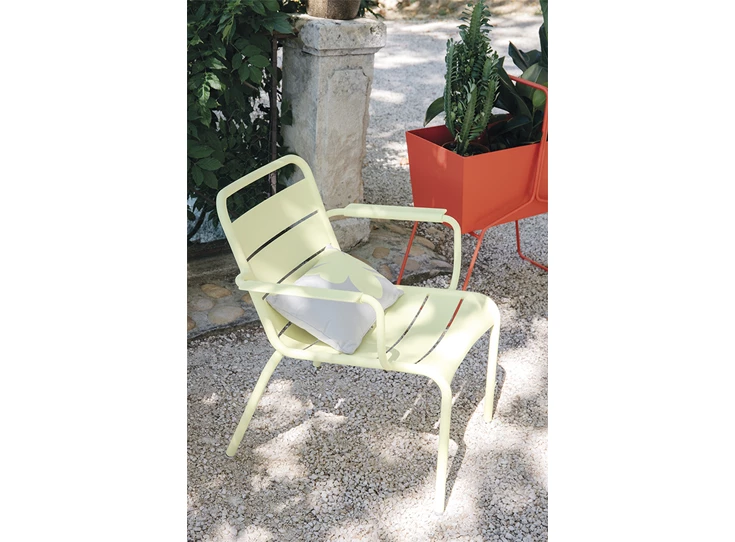 Fermob-Luxembourg-zetel-lounge-met-armleuning-vert-cedre