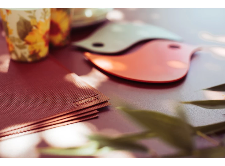Fermob-placemat-45x35cm-stereo-ocre-rouge