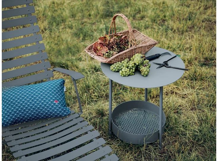 Fermob-Salsa-bijzettafel-H55cm-D50cm-cerise-noire