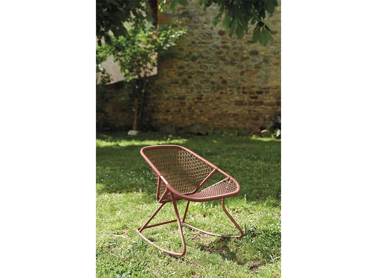 Fermob-Sixties-schommelstoel-blanc-coton