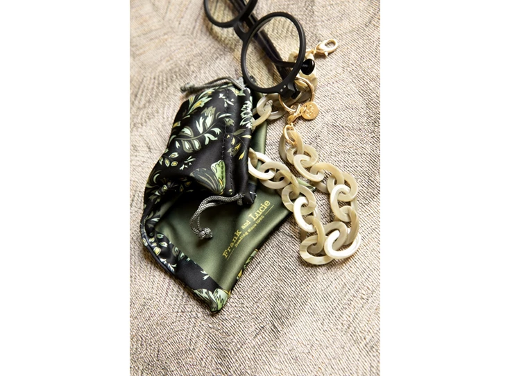 Frank-and-Lucie-Acetate-ketting-voor-bril-soft-pouche-intense-barolo