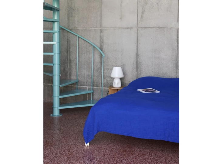 Hay-Crinkle-bedsprei-260x260cm-ultra-marine