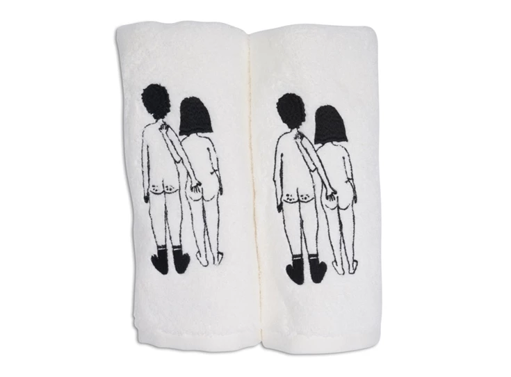 Helen-B-gastendoek-set-van-2-naked-couple-back