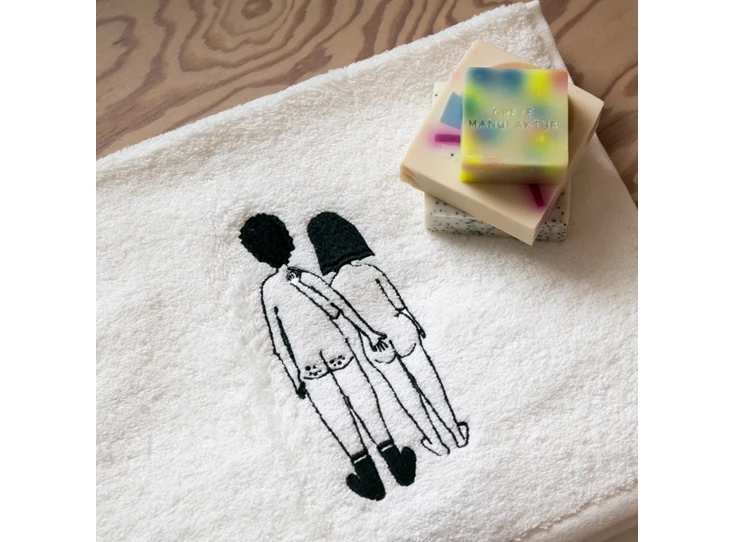Helen-B-gastendoek-set-van-2-naked-couple-back