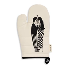 Helen-B-ovenwant-secret-kissers