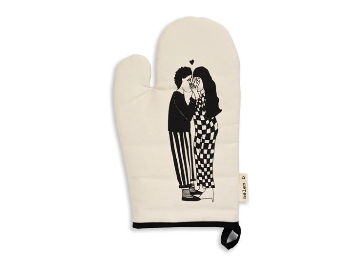 Helen-B-ovenwant-secret-kissers