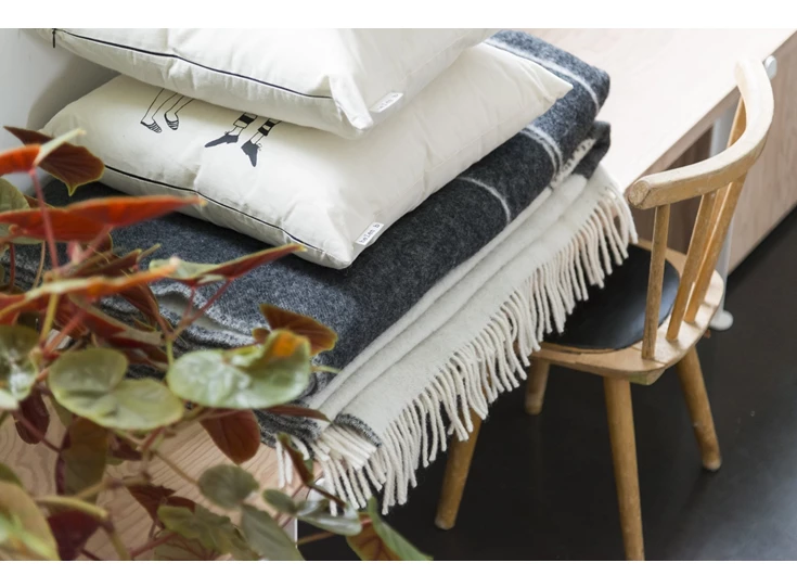 Helen-B-plaid-naked-couple