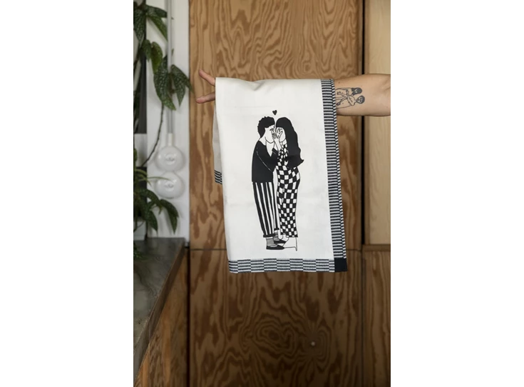 Helen-B-theedoek-set-van-2-50x70cm-secret-kissers-patroon