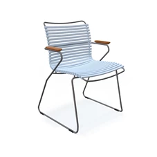 Houe-Click-stoel-met-armleuning-in-bamboo-zitting-dusty-blue