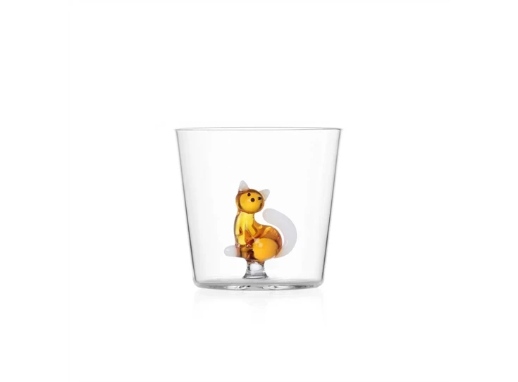 Ichendorf-Tabby-Cat-glas-zittende-poes-amber-met-staart-wit