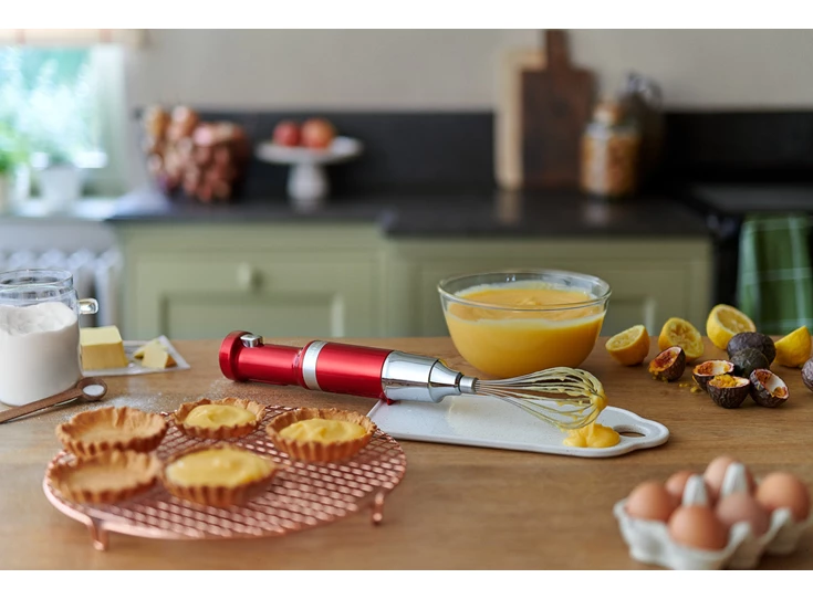 Kitchenaid-draadloze-staafmixer-met-toebehoren-5KHBBV83-appelrood